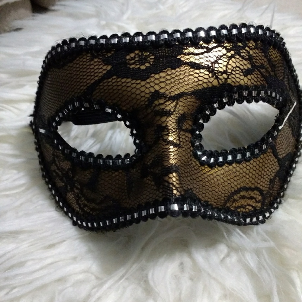 Costume mask